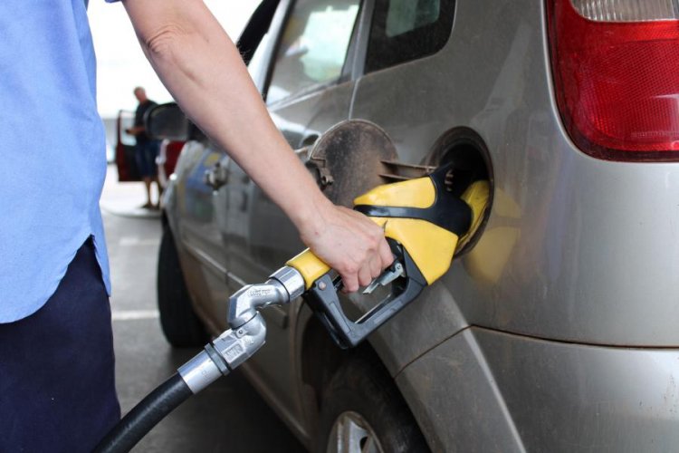 Gasolina têm aumento de preço em Natal e passa dos R$ 5